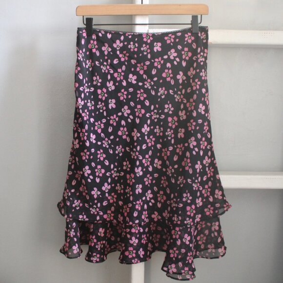 Casual Corner VTG Y2K Black & Pink A-Line Ruffle Tier Floral Midi Skirt Size 10 - Picture 3 of 6